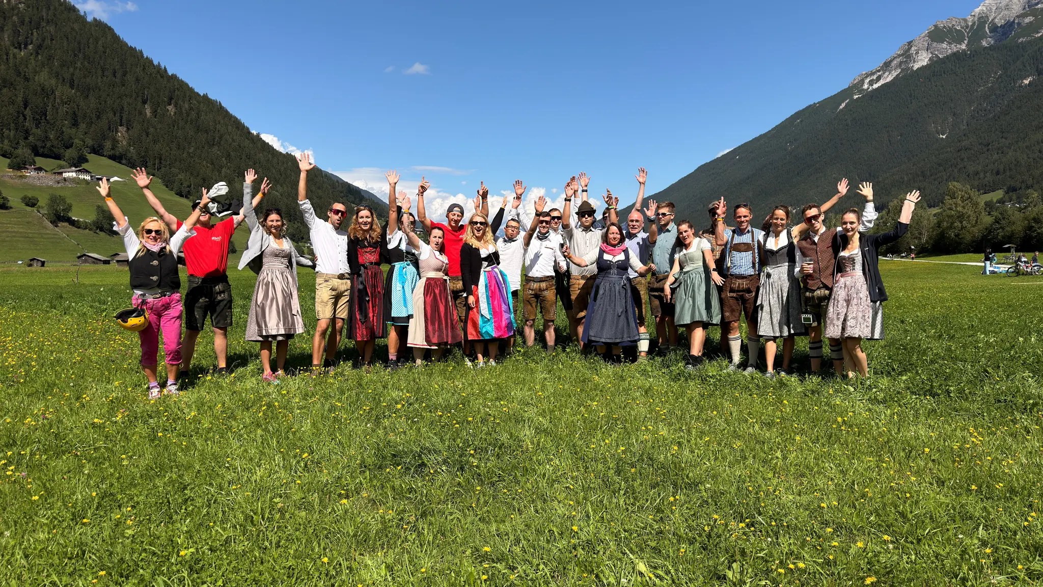 Erfolgreiches Jubiläum in Neustift: 10. Dirndl- und Lederhosenfliegen war ...