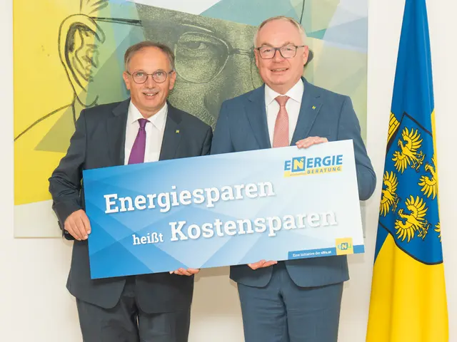 LAbg. Richard Hogl  und LH-Stellvertreter Stephan Pernkopf informieren über die Vorteile der Energieberatung Niederösterreich und die Möglichkeiten zum Energiesparen. | Foto: ÖVP