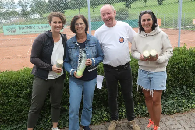 Maria und Elfriede Aumann, Obmann Matthias Leitner und Andrea Baumgartner.