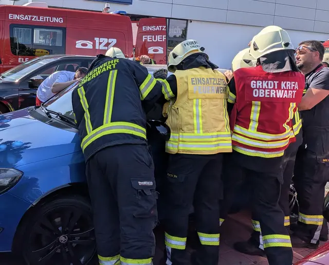 Die Oberwarter Feuerwehr befreite ein Kind aus einem Pkw. | Foto: Stadtfeuerwehr Oberwart