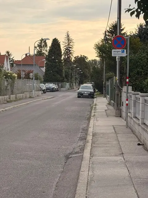 In der kleinen Reischekgasse in Simmering wurden in kurzer Zeit viele Anrainerinnen und Anrainer wegen Falschparken abgestraft.  | Foto: z.V.g.