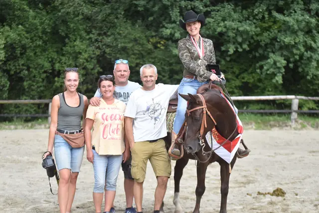 Petra Friedle sicherte sich in Volders den Tiroler Meistertitel in der Ranch Riding. | Foto: Sonja Schroeter
