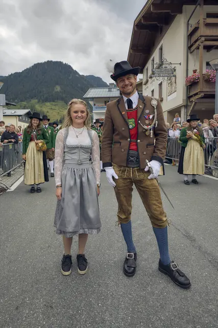 Die jüngste Europameisterin im Amateurtrabrennsport, Steffi Mayr, mit einem Glemmerschützen. | Foto: Daniel Roos