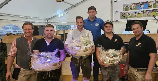 V. li.: : Harald Innerhofer (Obmann Rangglerverein Piesendorf), Gerald Grössig (2. Platz, Rangglerverein Niedernsill), Daniel Höller (Bartlmä-Hagmoar, Rangglerverein Piesendorf), Matthias Embacher (Rangglerverein Piesendorf), Tobias Bernsteiner (3. Platz, Rangglerverein Piesendorf) und der Bürgermeister von Piesendorf Bernhard Auernigg. | Foto: (c) Rangglerverein Piesendorf 