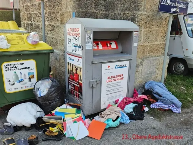 Die MA 48 dokumentiert die Vermüllung rund um die Altkleidercontainer regelmäßig. | Foto: MA 48