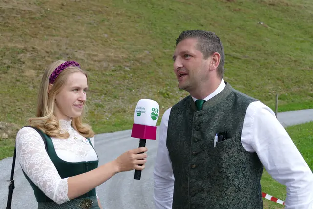 Bgm. Stefan Hold, der Obmann der Kraftspendedörfer Joglland beim Fernsehinterview | Foto: Putz