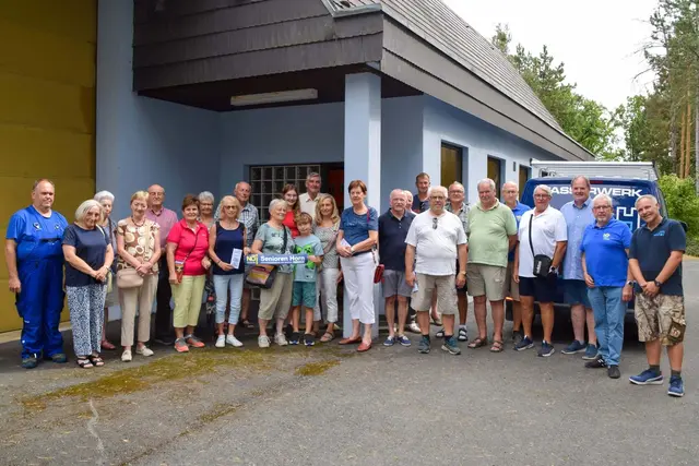 20 Teilnehmer der NÖ Senioren mit Obmann Wolfgang Welser nutzten die Gelegenheit, einen Blick hinter die Kulissen der Wasserversorgung und Abwasserentsorgung in Horn zu werfen. | Foto: Mario Don / Stadtgemeinde Horn