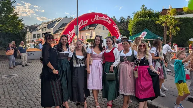 Am vergangenen Wochenende wurde in Neustift am Walde die Tracht ausgepackt.  | Foto: Fabian Franz/MeinBezirk