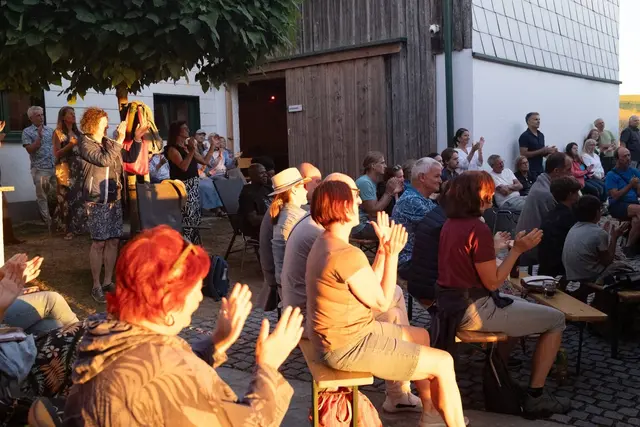 Die Percussion-Formation Bambu Radio sorgte im Kultur-Ferienhaus "Stein im Holz" für einen energiegeladenen Konzertabend.
 | Foto: Kulturverein Stein im Holz