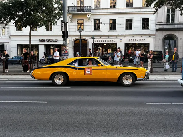 Am Samstag rollten beeindruckende Oldtimmer über die Ringstraße. | Foto: Barbara Schuster/MeinBezirk