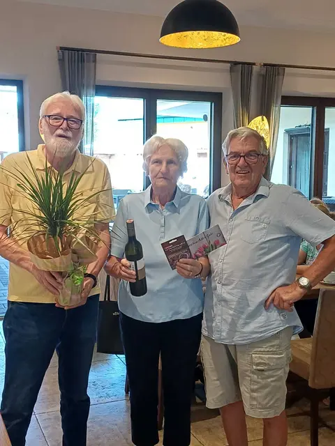 Erich Böhm, Jubilarin Maria Peichl, Robert Mörth (v.l.). | Foto: Pensionistenverband Schwarzenau