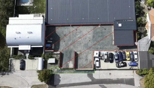 Die betroffene Fläche befindet sich hinter dem Feuerwehrhaus in Neusiedl am See. | Foto: zVg