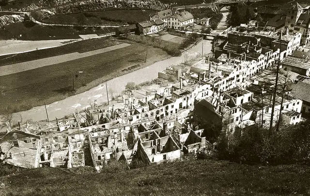 Im Laufe der Jahrhunderte brannte Matrei bzw. Teile davon etliche Male nieder. Dazu sind in der Marktgemeinde derzeit auch mehrere Geschäftsauslagen mit Bildern einiger Brände sowie historischen Feuerwehrutensilen gestaltet. | Foto: Chronikteam Matrei