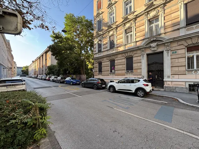 In Graz wird seit Langem der Wunsch der Verfolgt, Baulücken in Gründerzeitvierteln zu schließen. Die "Initiative für ein unverwechselbares Graz" fordert im Hinblick auf die klimatischen Veränderungen diese Strategie zu überdenken.  | Foto: MeinBezirk/Markus Kropac