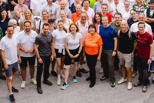 Die steirische ÖVP-Spitze mit Klubobmann Ernst Gödl, Gemeinderat Markus Huber, Klubobmann Lukas Schnitzer, BR Antonia Herunter, LR Simone Schmiedtbauer, Bgm. Josef Birnstingl, Landeshauptmann-Stv. Manuela Khom, LR Karlheinz Kornhäusl, LR Willibald Ehrenhöfer und Landesgeschäftsführer Bgm. Georg Preßler (v.l.) | Foto: Steirische Volkspartei/Benjamin Gasser
