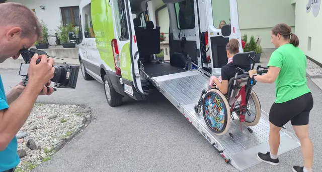Der rollstuhlgerecht ausgestattete Therapiebus bringt eine wesentliche Erleichterung. | Foto: Rotary Club Kufstein