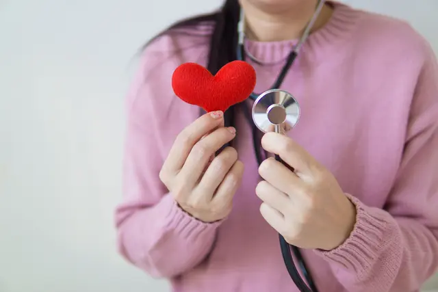 Jeder kann seine Herzgesundheit beeinflussen. | Foto: pexels / Puwadon Sang-ngern