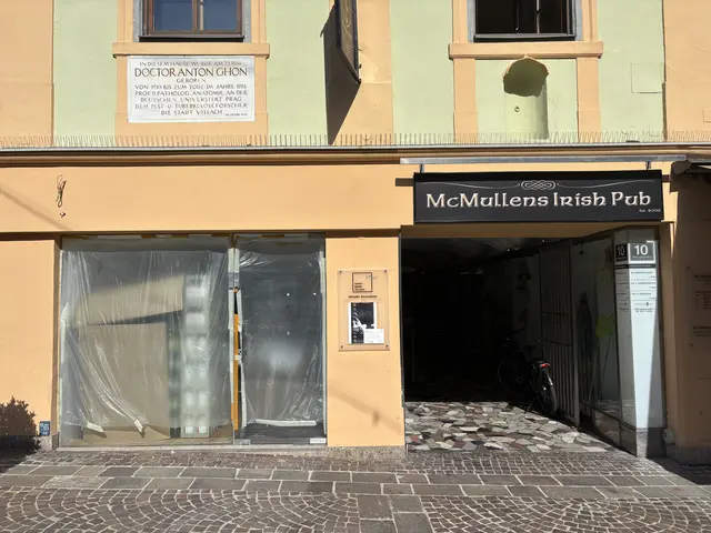 Direkt links vom McMullens-Eingang entsteht die neue Gastro-Location der Familie Mullen. Noch wird fleißig umgebaut. | Foto: MeinBezirk.at/Peter Kleinrath