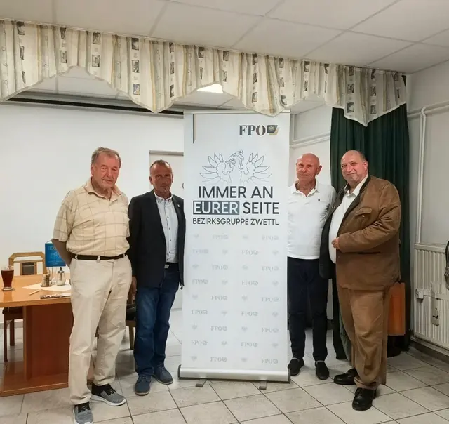 Benno Sulzberger, Alois Kainz, Fritz Kinzlbauer und Michael Bernard (v.l.) beim Stammtisch zum Pensionisten-Volksbegehren in Jagenbach. | Foto: FPÖ