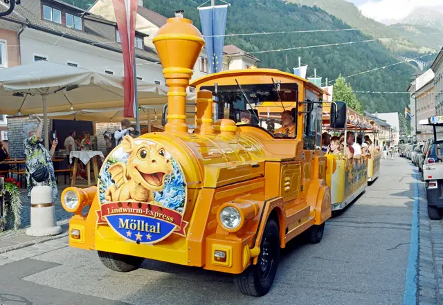 Nach intensiver Vorbereitungszeit ist es nun soweit:
Der Lindwurm-Express Mölltal geht am 27. August in seinen ersten Probebetrieb. | Foto: TVB Mölltal & Kunstraum Obervellach