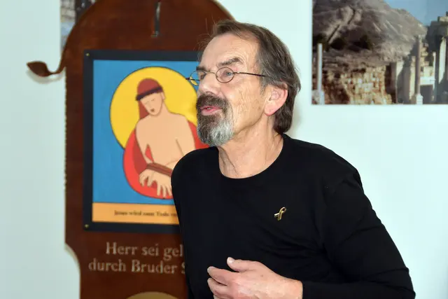 Die Simultania Judenburg hat gemeinsam mit Helmuth Ploschnitznigg (Plo) einige Bilder gemalt.
