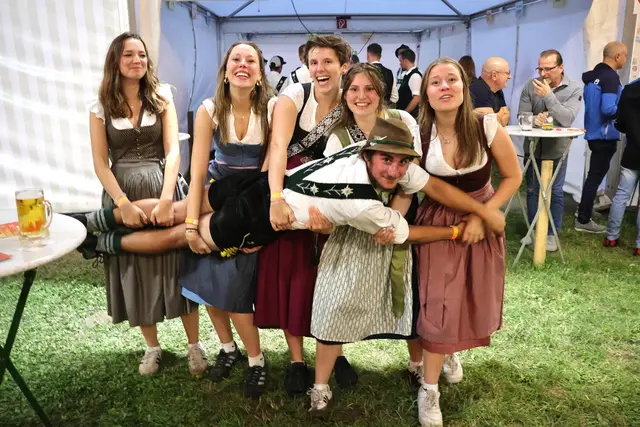 Zahlreiche Besucher, Poltergruppen und rund 200 Helfer machten das Zeltfest des MV Wachtberg zu einem großen Erfolg. | Foto: Franz Putz