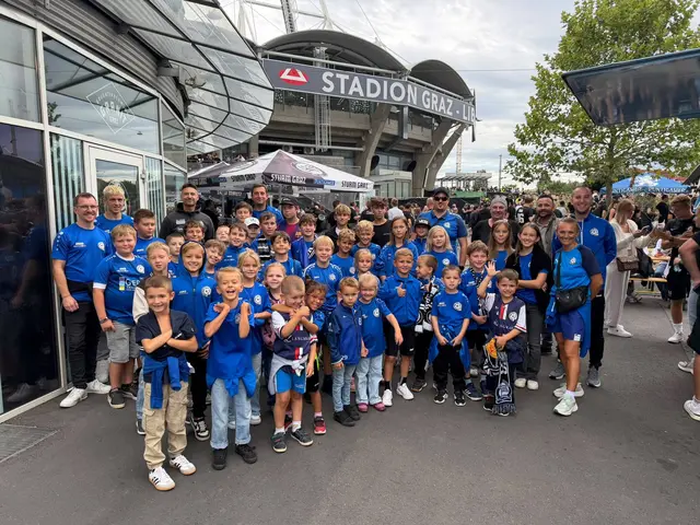 Über 50 Kinder, Jugendliche und Begleitpersonen des SV Gralla machten sich gemeinsam auf den Weg zum Sturm-Heimspiel nach Graz. | Foto: SV RB Pichler Bau Gralla