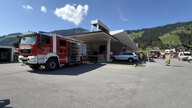 In einem Supermarkt in Brixen im Thale kam es zu einem Kabelschwelbrand. | Foto: ZOOM.TIROL