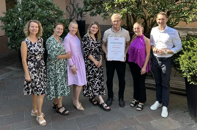 WKO-Leiterin Andrea Danda-Bäck, Renate Mayr, Corinna Mayr, Elisabeth Mayr, Johann Mayr, Stefanie Mayr, WKO-Obmann Jürgen Kapeller. | Foto: WKO lInz-Land