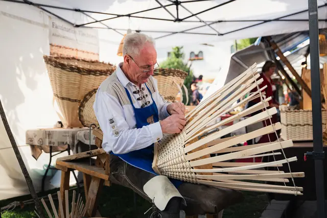 Echtes Handwerk und wahre Kunst hautnah erleben und den alten Meistern ihres Könnens über die Schulter schauen: Beim 27. Handwerksfest Seefeld am 12. und 13. September 2026 in der Seefelder Fußgängerzone. | Foto: Region Seefeld