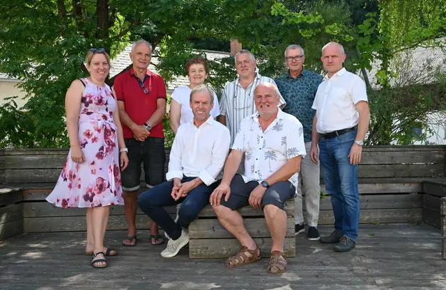 (v.l.n.r.) Personalvertreterin Margret Pöll, Franz Ringhofer, Elfriede Stückler, Karl Stückler, Christian Mittner, Hans Rigler, Jürgen Mück und Direktor Franz Aichinger | Foto: Katharina Aschenbrenner