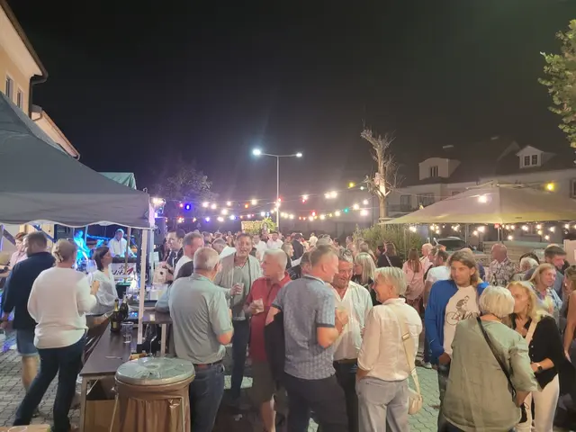 Über 450 Besucher strömten zum Dorffest auf dem Hauptplatz in St. Michael.  | Foto: Verschönerungsverein St. Michael