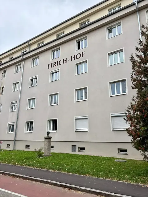 Auch der Etrich-Hof ist in dieser Verkaufswelle dabei. | Foto: Trimmel