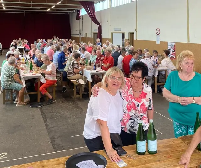 Etwa 200 Mitglieder trafen sich zum Sommerfest des Pensionistenverbandes Gleisdorf.  | Foto: Pensionistenverband Gleisdorf