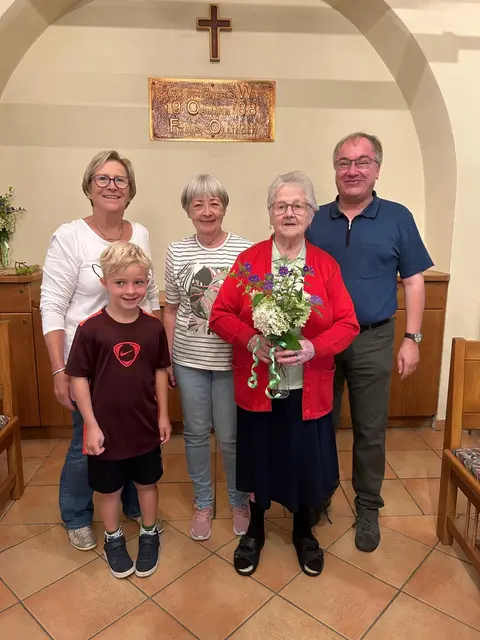 Die "Reidlingbauern-Rosi" feierte ihren 80. Geburtstag: Jubilarin Rosa Gleiß aus Wang mit ihren Gratulanten | Foto: Wanger Senioren