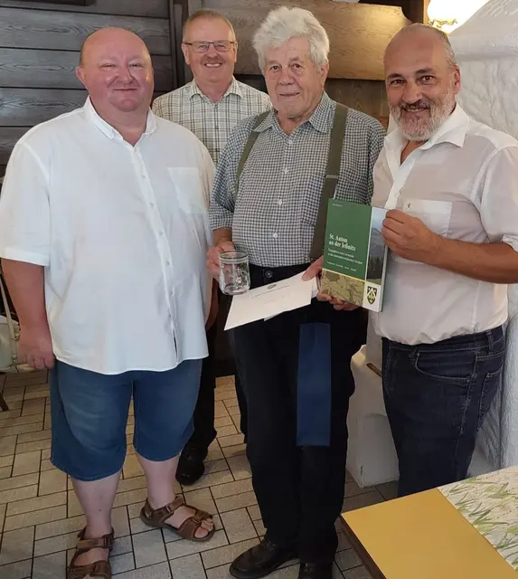 Gratulationen zum 85. Geburtstag in St. Anton an der Jeßnitz: Jubilar Franz Schagerl (2.v.r.) mit seinen Gratulanten Marian Lewicki, Anton Voglauer und Manfred Zellhofer | Foto: Gemeinde St. Anton an der Jeßnitz