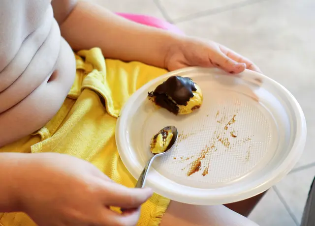 "Easykids fix" ist ein Gruppenprogramm von Proges für übergewichtige Kinder und deren Eltern.  | Foto: Smarterpix/Antonio Gravante