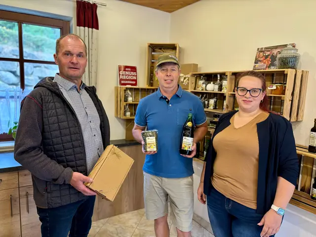 Schauten gemeinsam am Ab-Hof-Markt in Theras vorbei um zu unterstützen: Herbert Hofer und Melissa Bischinger. | Foto: Markus Kahrer