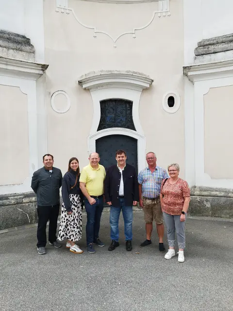 Peter Granser (Kulturvermittler Maria Langegg), Antonia Buschek (Tourismusinformation Neukirchen), Bürgermeister Roman Janacek (Bergern), 1. Bürgermeister Johannes Müller (Neukirchen), 2. Bürgermeister Manfred Hornig (Neukirchen) und 3. Bürgermeisterin Resi Prechtl (Neukirchen) | Foto: Peter Granser