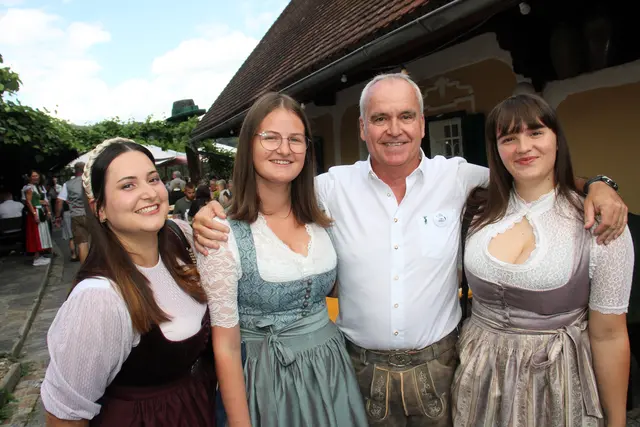 Jubiläumsstimmung bei den Gästen im Buschenschank Dokter | Foto: Cescutti