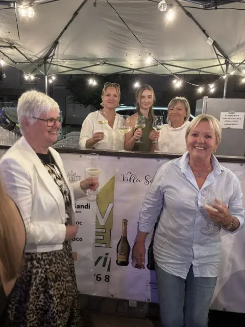 Die Villa-Sandi-Bar versorgte die Festbesucher mit kühlen Getränken.  | Foto: Verschönerungsverein St. Michael