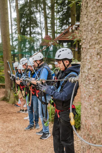 Outdoorseminar für Lehrlinge: Unterwegs im Hochseilgarten. | Foto: GEG Elektro- & Gebäudetechnik GmbH