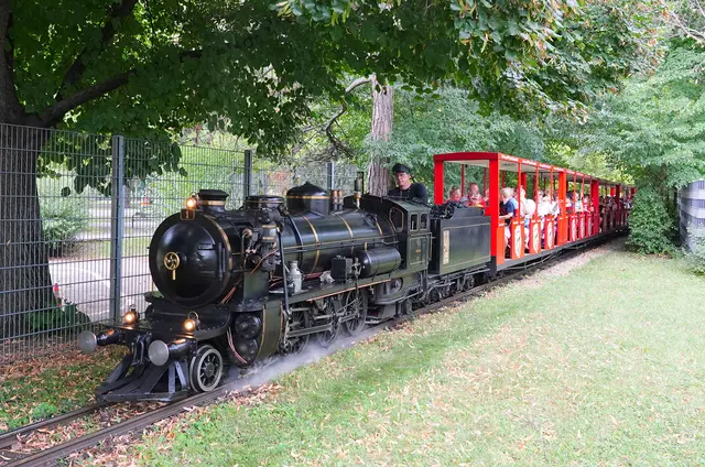 Bis Mitternacht kann man am Freitag, 28. August, mit der Liliputbahn fahren.  | Foto: Lilis Welt