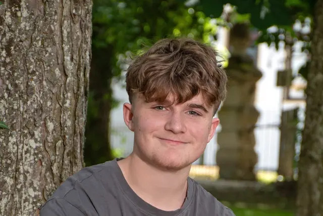 Der 14-jährige Michael aus Utzenaich kämpft gegen Leukämie.  | Foto: Geben für Leben