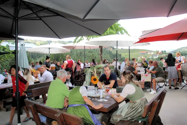 Der Buschenschank in Ligist ist äußerst beliebt, nicht nur am Jubiläumstag. | Foto: Cescutti