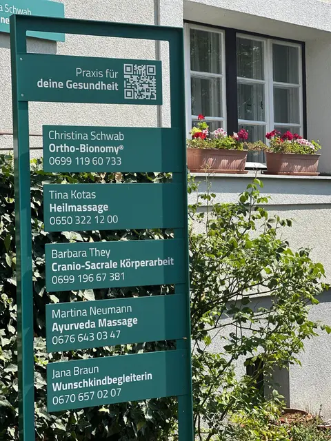 Die "Praxis für deine Gesundheit" liegt in der Schurzgasse 2 im Meidlinger Bezirksteil Hetzendorf, am "Dreiländereck" der Bezirke 12, 13 und 23 beim Rosenhügel. | Foto: Praxis für deine Gesundheit