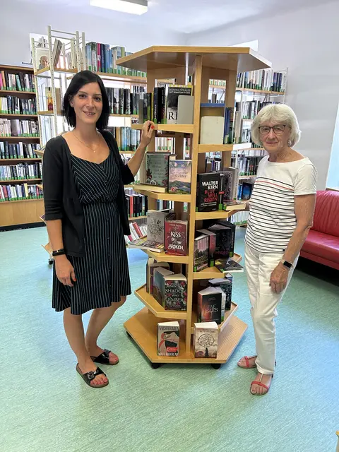 Elsbeth Lunzer und Alexandra Dangl in der Stadtbücherei Waidhofen | Foto: Stadtgemeinde Waidhofen/Thaya