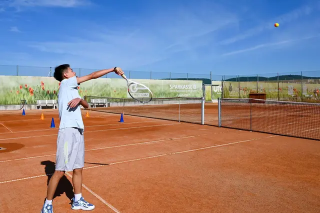 Mit Vorhand, Rückhand, Aufschlag, Volley und Smash wurde fleißig an den Grundlagen gearbeitet. | Foto: Langstadlinger / Stadtgemeinde Horn