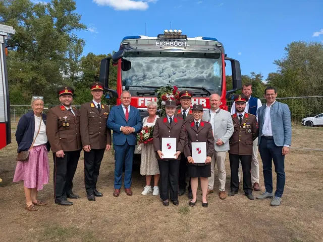 GGR Michaela Pflug-Hladik, Unterabschnittskommandant HBI Alexander Koger, Abschnittsfeuerwehrkommandant BR Roland Kleisz, Abgeordneter zum NÖ Landtag Franz Dinhobl, Doris Füllenhals, Katharina Zehetner, Lea Zehetner, Bgm. Michael Nistl, Feuerwehrkommandant-Stv. BI Florian Woltran, GGR Michael Kadletz, Vizebgm. Stephan Ernst. | Foto: Gemeinde Katzelsdorf