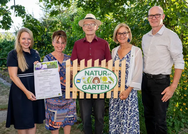 Abgeordnete zum NÖ Landtag Silke Dammerer, die Gartenbesitzer Erika und Leopold Wabro, Landeshauptfrau Johanna Mikl-Leitner und „Natur im Garten“ Berater Leopold Mayrhofer | Foto: NLK Burchhart